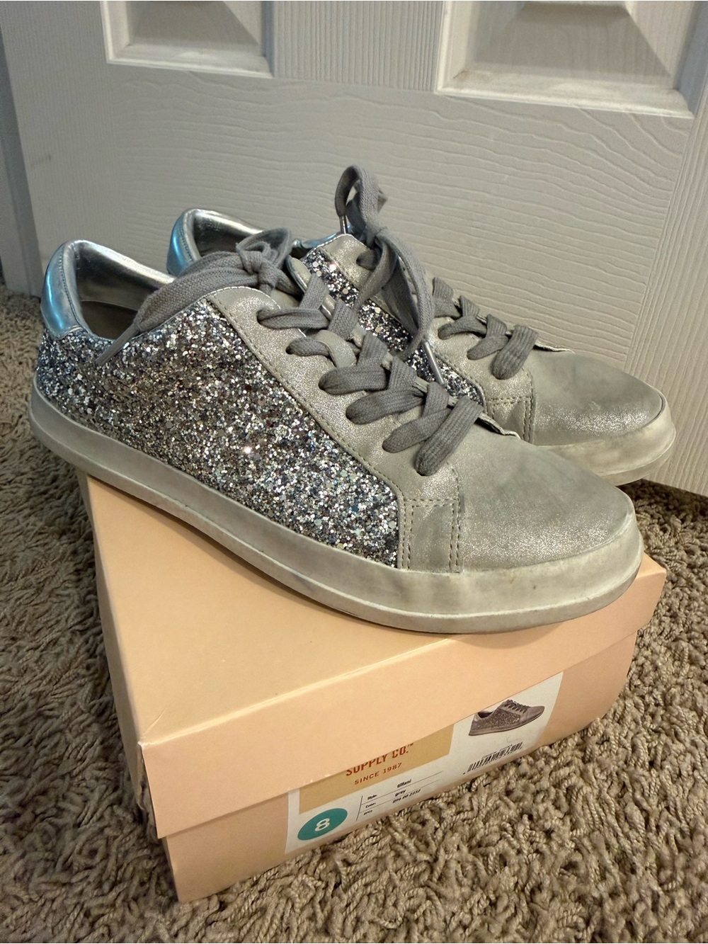 Womens Silver Glitter Mossimo
Sneakers Size 8